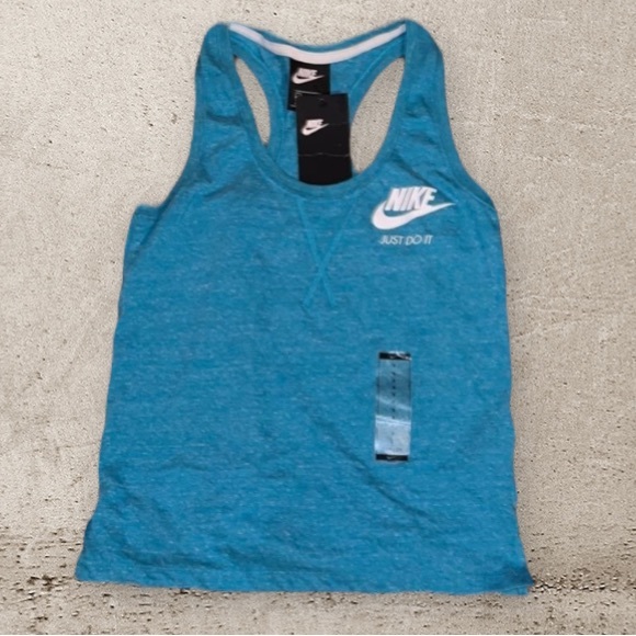 NWT Nike Matching Teal Tank and Shorts Set. Size Small - Picture 2 of 3